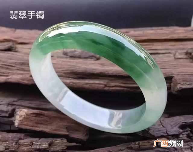 夏天女生戴什么好看（女生夏季带什么手链好看