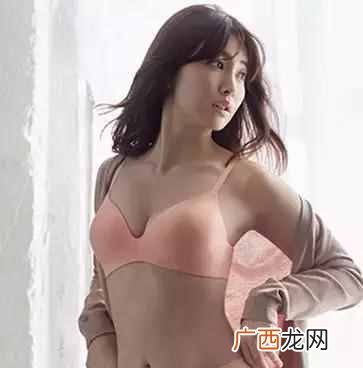 小胸穿什么罩杯不空杯（小胸的女生适合穿什么