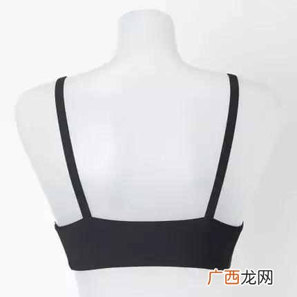 小胸穿什么罩杯不空杯（小胸的女生适合穿什么