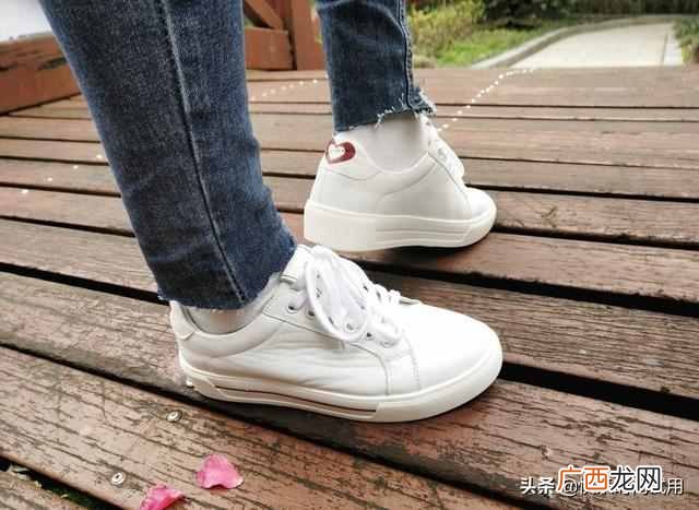 什么牌子小白鞋好看（哪个牌子的小白鞋好看又