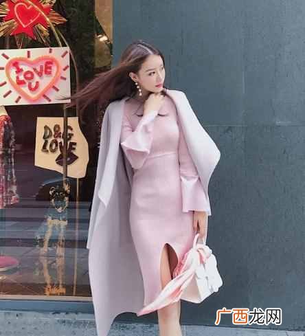 粉色裙子搭什么外套好看吗（哪些人适合穿粉色