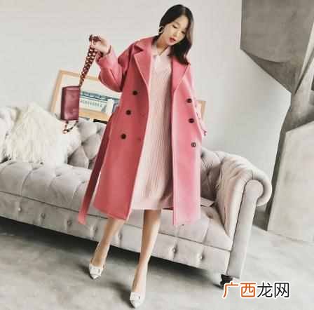 粉色裙子搭什么外套好看吗（哪些人适合穿粉色