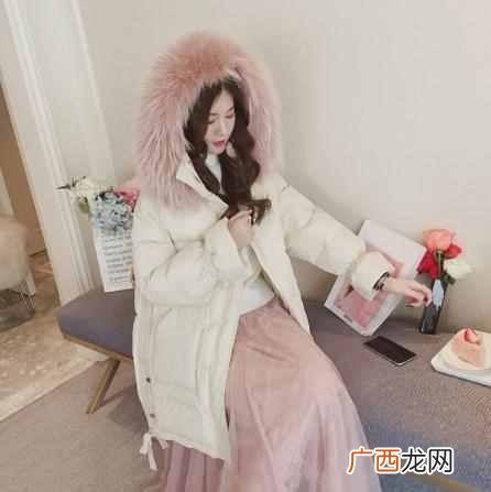 粉色裙子搭什么外套好看吗（哪些人适合穿粉色
