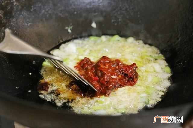 排挡里面做什么吃的好（夜排档吃夜宵哪些菜受