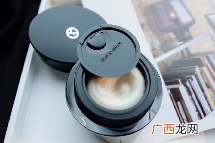 阿玛尼黑钥匙面霜效果评测及价格和使用方法