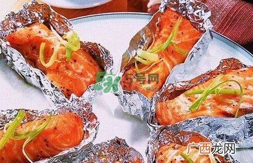 锡箔纸可以放微波炉吗？锡箔纸可以放入烤箱吗