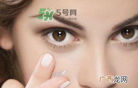 配个隐形眼镜多少钱?隐形眼镜日抛多少钱