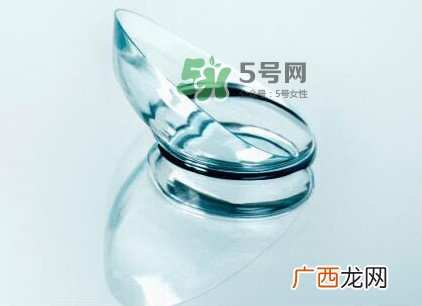 隐形眼镜日抛是什么意思？隐形眼镜干了泡开还能用吗
