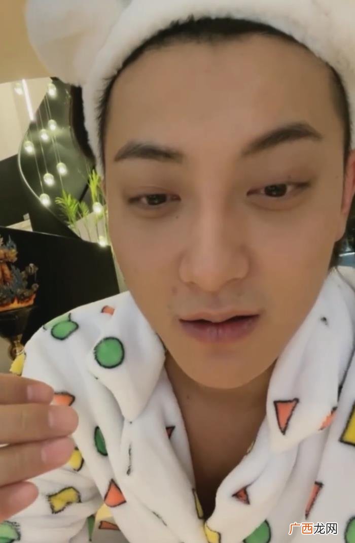 黄子韬被吓到的动图，黄子韬因为家太大被吓到