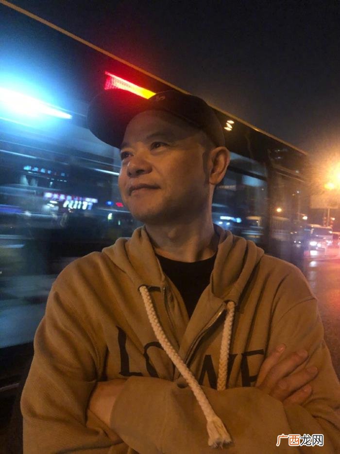 黄子韬被吓到的动图，黄子韬因为家太大被吓到