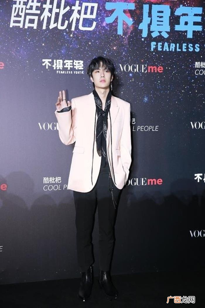 王一博短发新写真造型长图，王一博短发造型很奇特