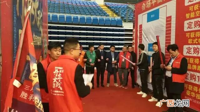 做卖门的生意会赔本吗 开个卖门的店一年能挣