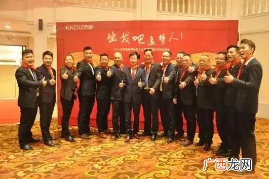 做卖门的生意会赔本吗 开个卖门的店一年能挣