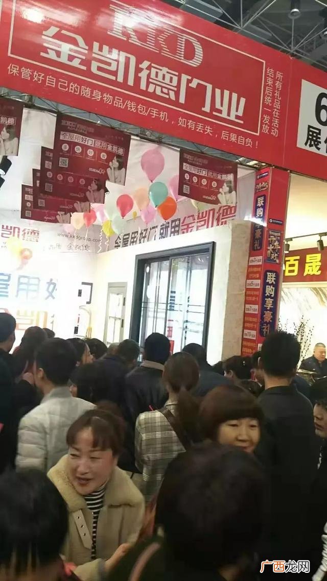 做卖门的生意会赔本吗 开个卖门的店一年能挣