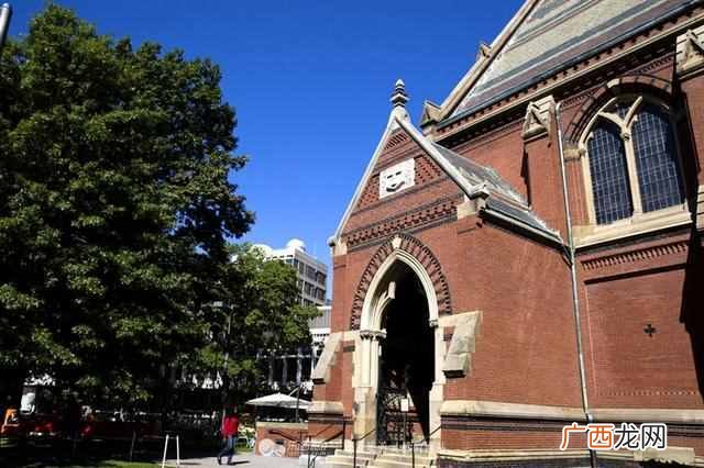 美国哈佛大学到底好在哪里(美国哈佛大学校内
