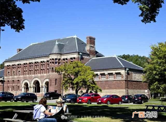 美国哈佛大学到底好在哪里(美国哈佛大学校内