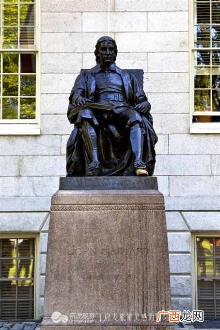 美国哈佛大学到底好在哪里(美国哈佛大学校内