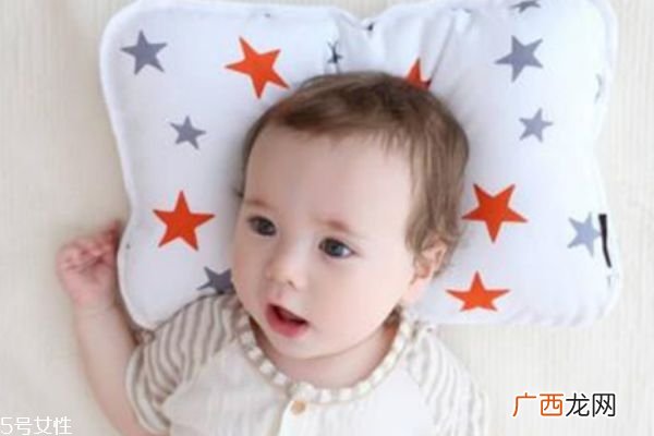 婴儿不枕枕头的危害妈妈必须要知道