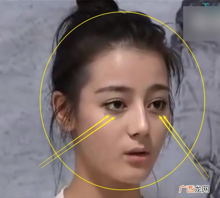 迪丽热巴其实长得一般，迪丽热巴说自拍拿不出手