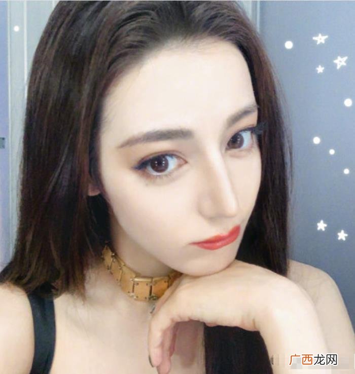迪丽热巴其实长得一般，迪丽热巴说自拍拿不出手