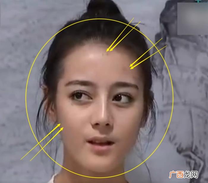 迪丽热巴其实长得一般，迪丽热巴说自拍拿不出手