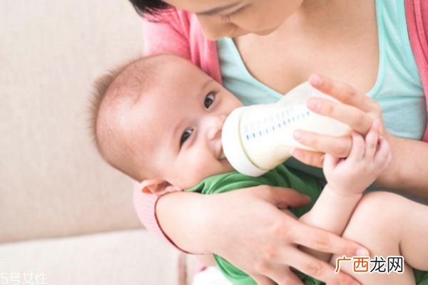 冲奶粉先放水还是先放奶粉正确冲奶粉步骤