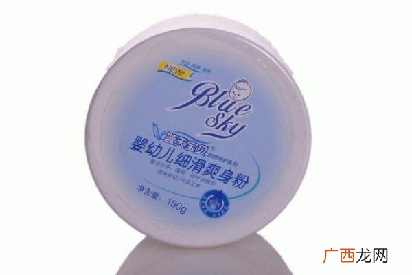 爽身粉的作用爽身粉可以擦头发上吗
