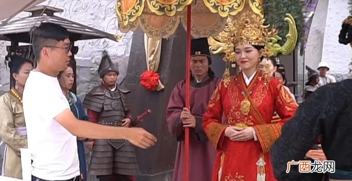 赵丽颖肚子，赵丽颖把受伤演成肚子疼