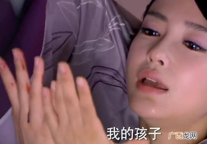 赵丽颖肚子，赵丽颖把受伤演成肚子疼