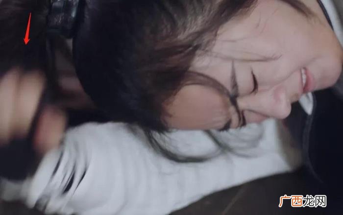 赵丽颖肚子，赵丽颖把受伤演成肚子疼