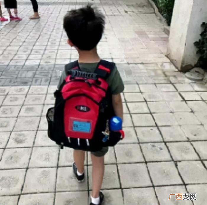 沙溢送儿子上补习班 胡可沙溢儿子