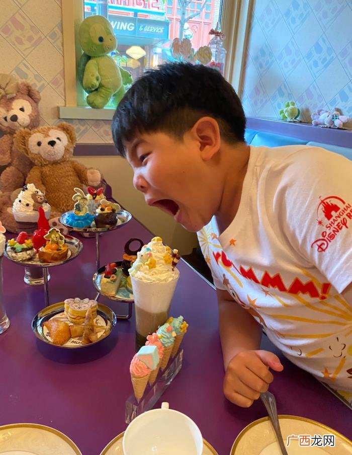 胡可晒7岁儿子近照 胡可儿子照片