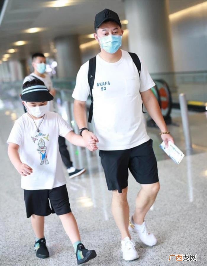 胡可晒7岁儿子近照 胡可儿子照片