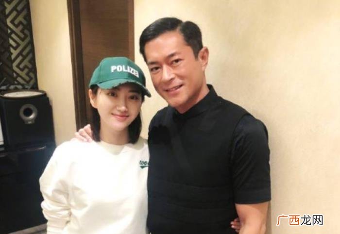景甜回应擦鼻涕事件 景甜回应擤鼻涕