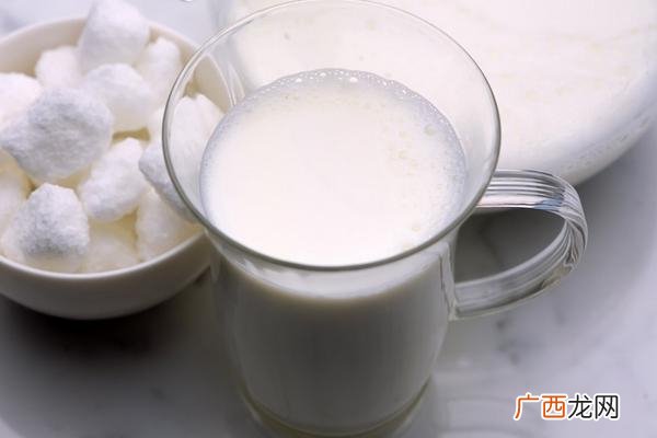 儿童牛奶和成人牛奶有啥区别儿童牛奶和纯牛奶哪个好