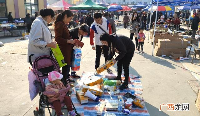 地摊创业卖什么好,用100元摆地摊创业发光