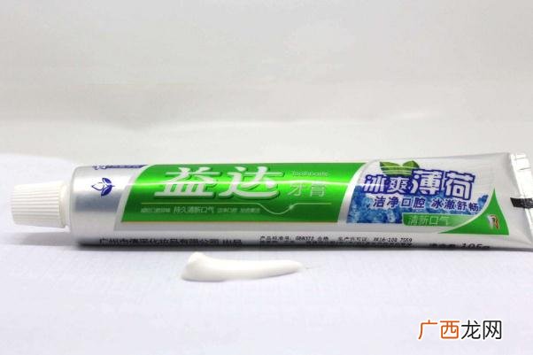 牙膏洗脸可以祛斑美白吗牙膏洗脸伤皮肤吗