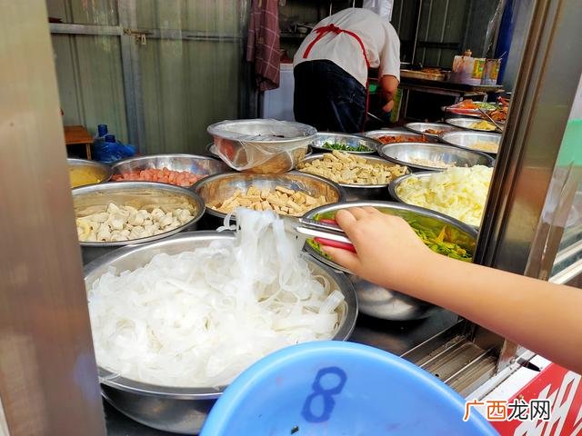 什么小吃适合一个人摆摊 现在摆摊卖什么东西最赚钱最好卖