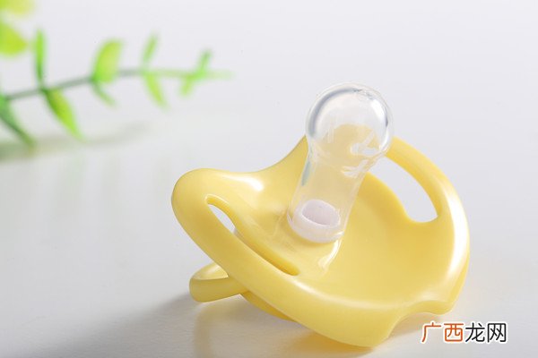 安抚奶嘴宝宝多大要戒掉安抚奶嘴怎么让宝宝戒掉