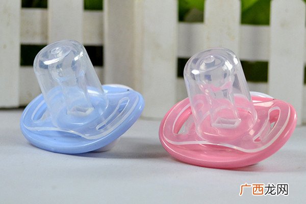 安抚奶嘴宝宝多大可以用安抚奶嘴宝宝可以含着睡觉吗