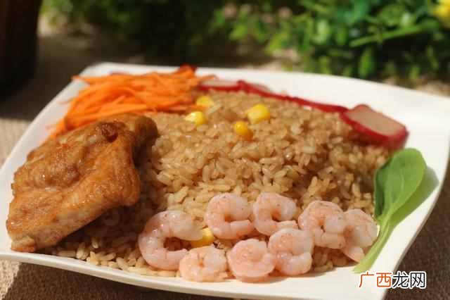 铁板炒饭都有什么品牌好吃（铁板炒饭里面都放