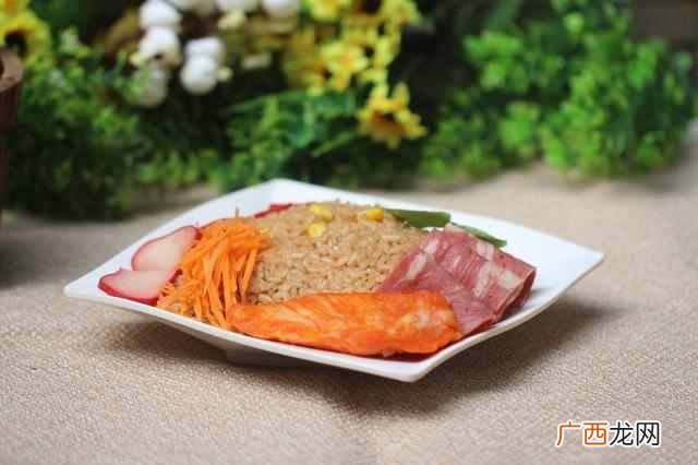 铁板炒饭都有什么品牌好吃（铁板炒饭里面都放