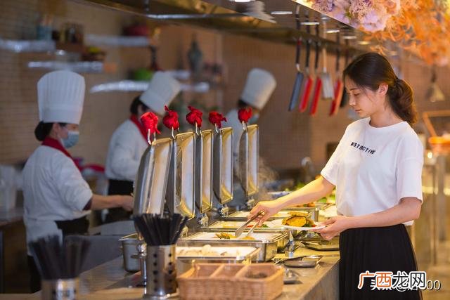 开小吃店太辛苦不赚钱 现在开实体店小吃能赚钱吗