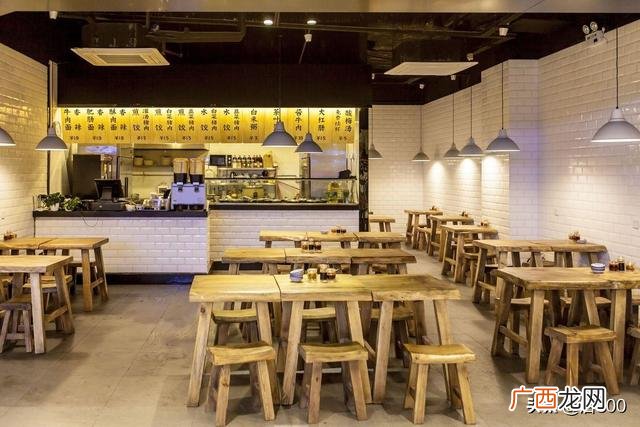 开小吃店太辛苦不赚钱 现在开实体店小吃能赚钱吗