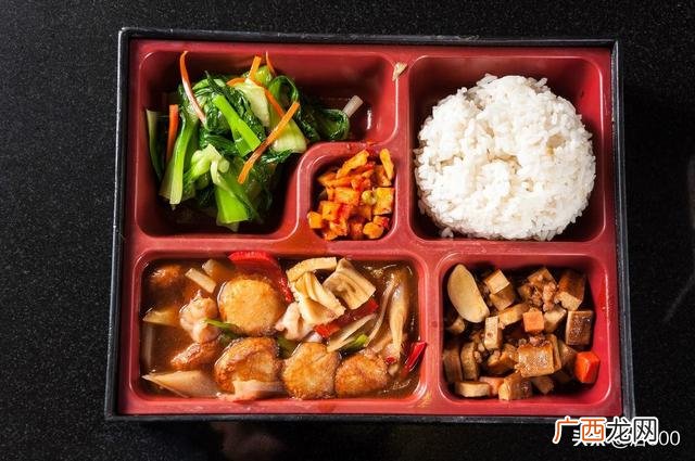 开小吃店太辛苦不赚钱 现在开实体店小吃能赚钱吗