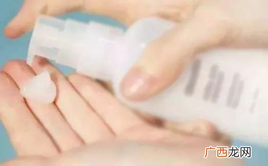 皂基和氨基酸洗面奶的区别哪个好