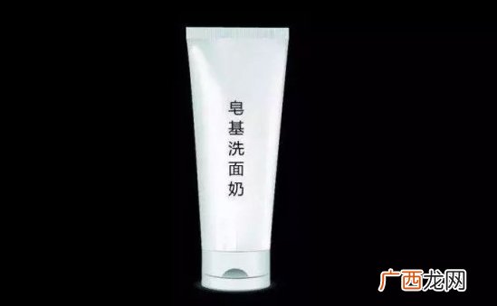 皂基和氨基酸洗面奶的区别哪个好