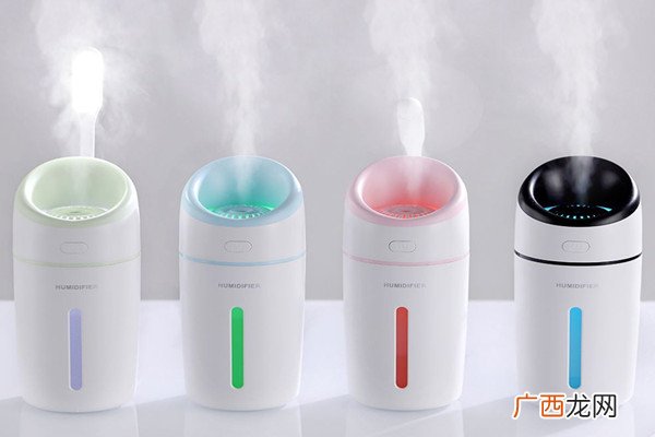 加湿器可以放在床头吗加湿器可以放在空调下面吗