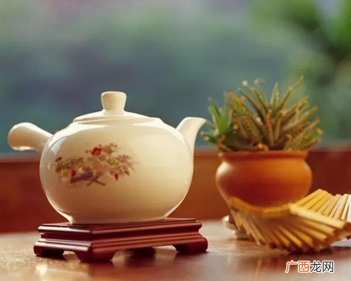 一个人静静喝茶的句子 喝茶的说说