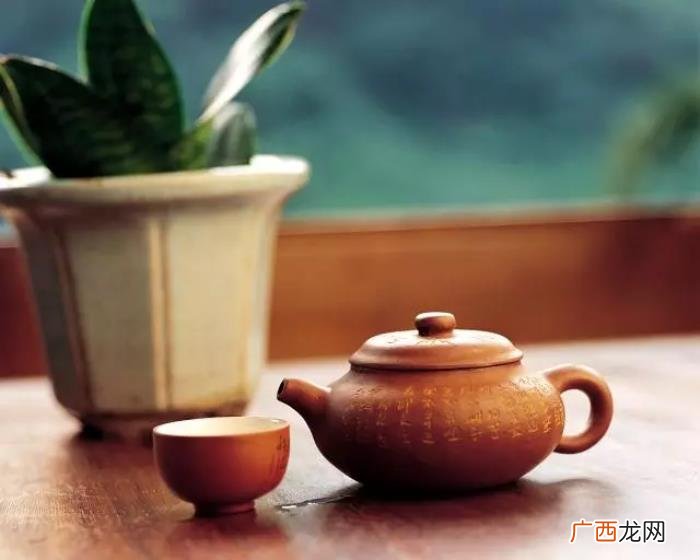 一个人静静喝茶的句子 喝茶的说说